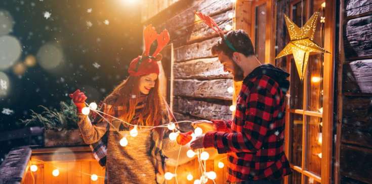 HOLIDAY DECORATIONS INTERIOR/EXTERIOR